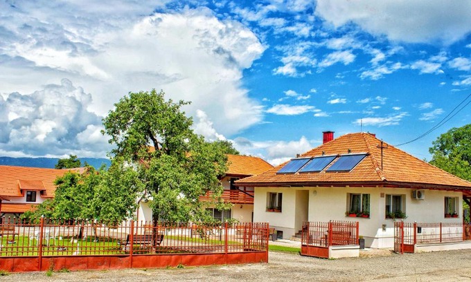 Ocna Sugatag House | Guest Favorite: Pensiunea Mariana with Family-Friendly Amenities