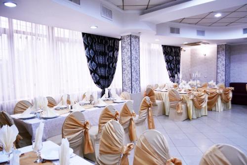 Craiova House | Pet-Friendly Retreat at Pensiunea Nicolas with Breakfast