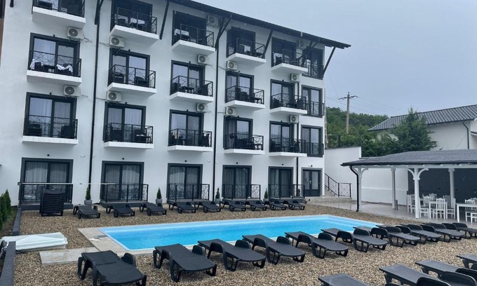 Eselnita House | Guest Rated 9.7 at Pensiunea Nobless Eșelnița with Pool