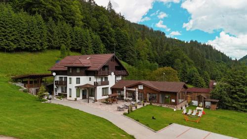 Margau House | Explore Pensiunea Popas: 4-Star Retreat with Pool & Spa