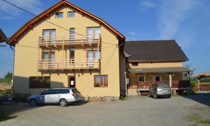 Marisel House | Discover Pensiunea Popasul Iancului: Family-Friendly Retreat