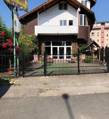 Ramnicu Valcea House | Affordable Comfort at Pensiunea Residence: Guest Rated 7/10
