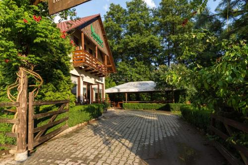 Eremitu House | Discover Pensiunea Restaurant Vándor: Pet-Friendly Retreat