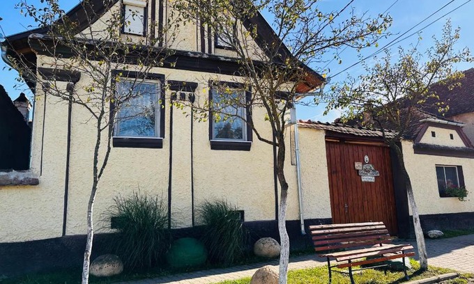 Crit House | Oceanfront Pensiunea Rozalia: Family-Friendly Retreat Awaits