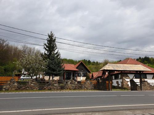 Seini Hotel | Pensiunea San Pio Sabisa