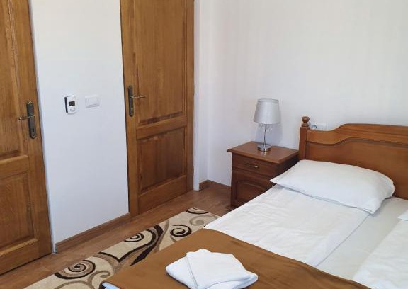 Hateg House | Discover Pensiunea Saphira: Family-Friendly Retreat