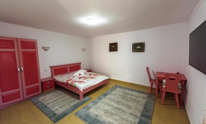 Eselnita House | Pensiunea SARRA: Guest Rated 9.6 with Pool Access