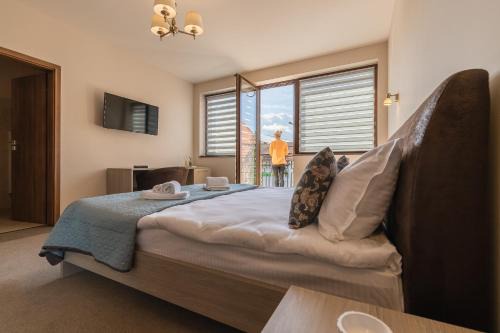 Tirgu Mures Hotel | Guest Rated: Pensiunea Select Central with Family-Friendly Amenities