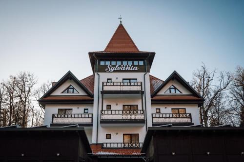 Sovata House | Discover Pensiunea Sylvania: 4-Star Comfort and Dining