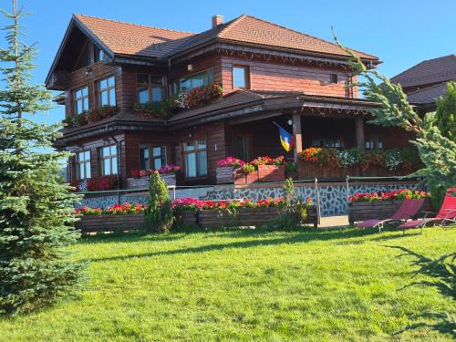 Gura Raului House | Discover Pensiunea Turistică Vălari: 4-Star Family Retreat