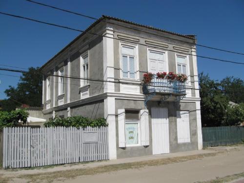 Sfantu Gheorghe House | Cozy Oceanfront Retreat at Pensiunea Turistica Visconti