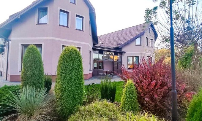 Łeczna Bed & Breakfast | Discover Pensjonat Emocja: Guest Rated 9/10 & Pet Friendly