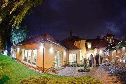 Mysliborz House | Inviting Pensjonat Nad Jeziorem with Ocean Views & Hot Tub