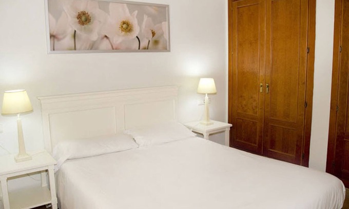 La Linea de la Concepcion Apartment | Spacious 2-Bedroom Penthouse Apartment for Your Getaway