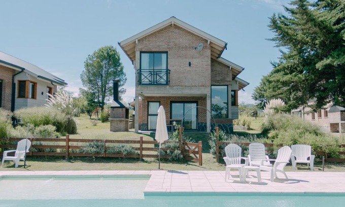 Villa General Belgrano House | Idyllic Pentagrama: Oceanfront Retreat with Pool & Views