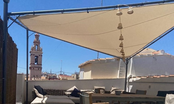 Ciutat Vella Apartment | Elegant 2-Room Penthouse at Plaza del Negrito