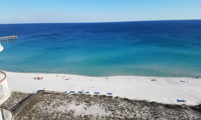 Navarre Beach Condo | Sky-High Penthouse with Free Beach Service & Spa Amenities