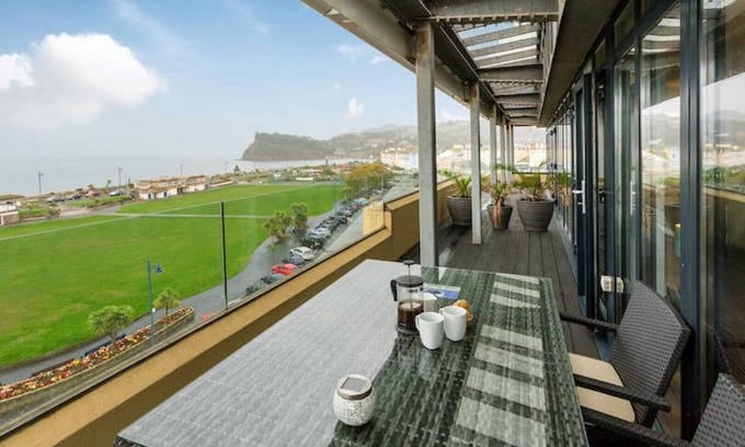 Teignmouth Apartment | Beachfront Penthouse with Panoramic Ocean Views & Spa