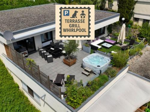 Ueberlingen Apartment | Indulge in FerienwohnenAmSee Penthouse with Hot Tub
