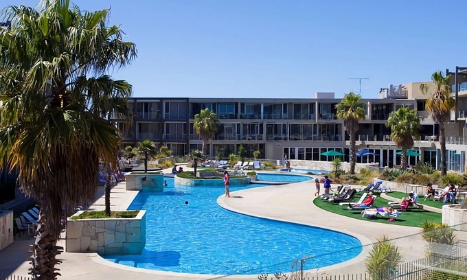 Torquay Apartment | Beachfront Penthouse 305 with Ocean View & Spa Access