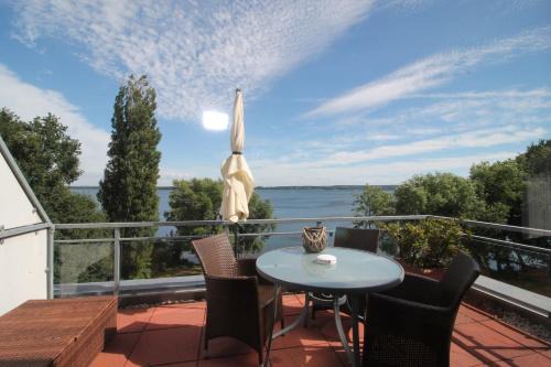 Ascheberg Apartment | Idyllic Penthouse at Großen Plöner See with Private Beach