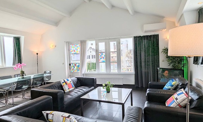 Amsterdam City Centre House | Elegant Penthouse Apartment with Balcony in Amsterdam Center