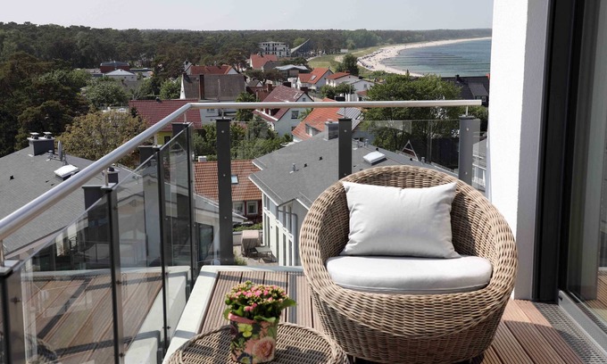 Glowe Apartment | Oceanfront Penthouse Apartment Kapkieker with Kitchen Access