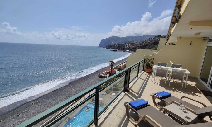 Sao Martinho Apartment | Beachfront Penthouse with Ocean & Mountain Views, 10/10 Rated