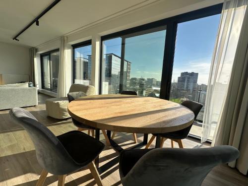 Northern Quarter Apartment | Elegant Penthouse Apartment in Brussels with Scenic Views
