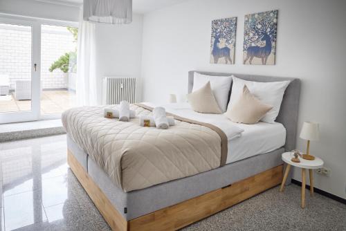 Weinheim Apartment | Ideal Getaway: IDEE Living Penthouse with Parking & Pets
