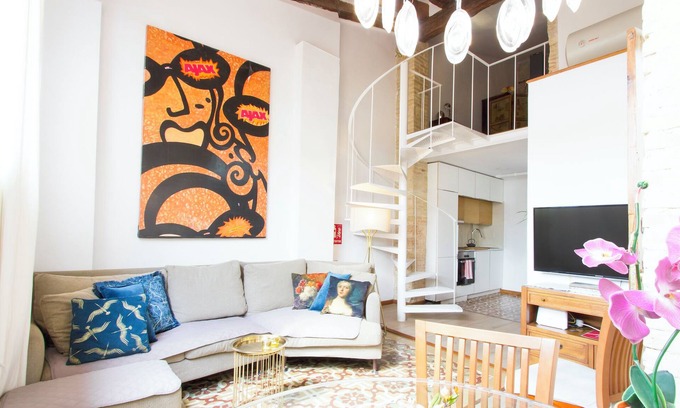 La Seu Apartment | Elegant Penthouse in Cathedral Quarter with Ocean View