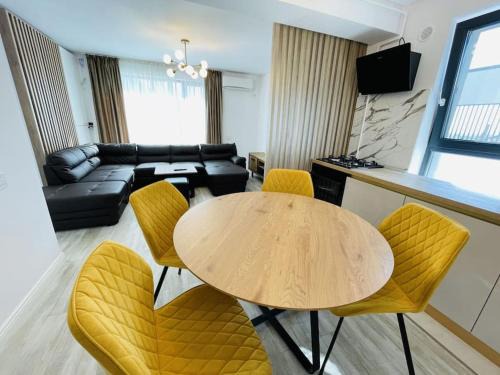 Tirgu Jiu Apartment | Elegant Penthouse Coloana Infinitului for Family Getaways