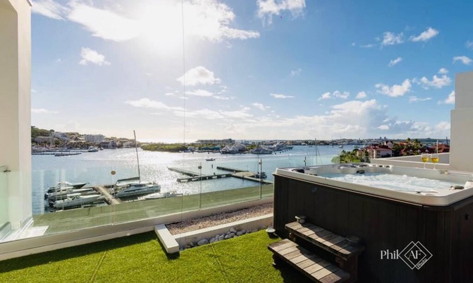 Cole Bay Apartment | Elegant Penthouse with Incredible Views and Jacuzzi