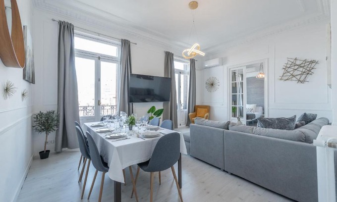 Centro Apartment | Deluxe Penthouse Granvia: Family-Friendly 4-Star Retreat