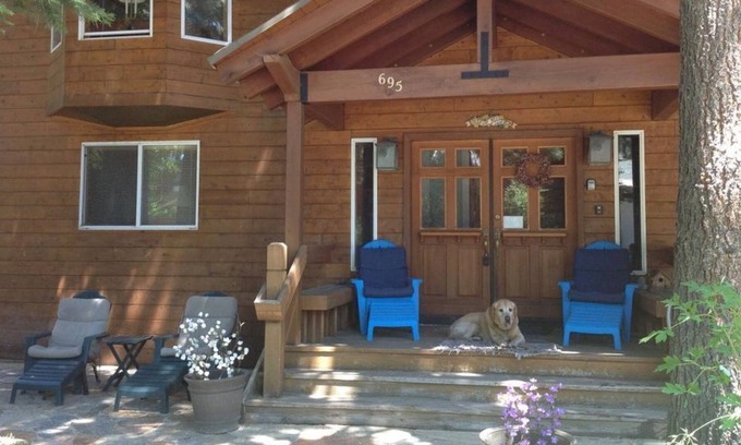 Comstock Acres House | Elegant Penthouse in Tahoe City with Kitchen & Fireplaces