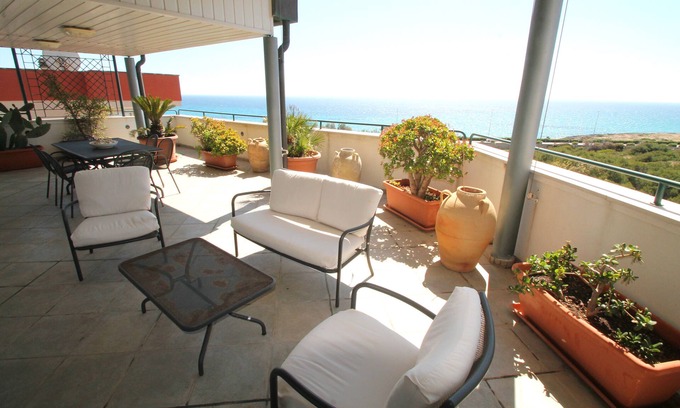 Gallipoli Apartment | Rooftop Retreat: Panoramic Ocean Views Await You
