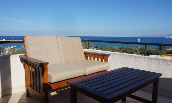Kyrenia Apartment | Elegant Penthouse in Kyrenia with Rooftop Terrace & Pool