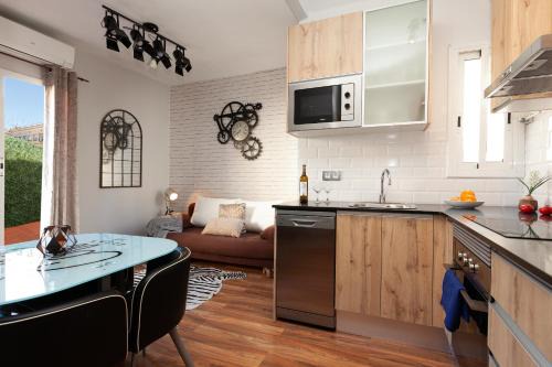 El Guinardo Apartment | Sunny Penthouse with Ocean View in Sagrada Familia