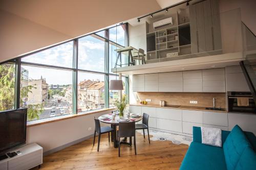 Business District Apartment | Prime Penthouse in City Center - Guest Rated 9.6/10