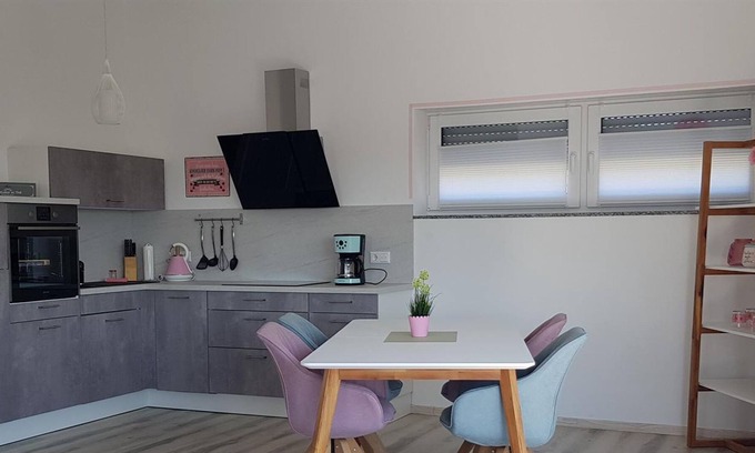 Bendorf Apartment | Penthouse Loft - apartment / apartment, shower, toilet, as good as new
