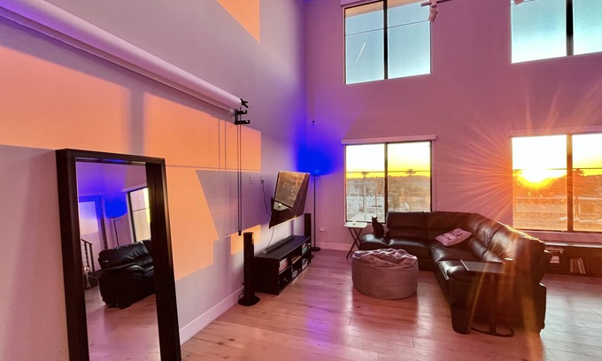 Los Olivos Historic District House | Modern Penthouse Loft in Downtown Phoenix with Pool Access