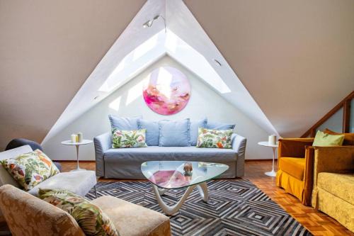 Kamppi Apartment | Penthouse Loft with Jacuzzi and Sauna