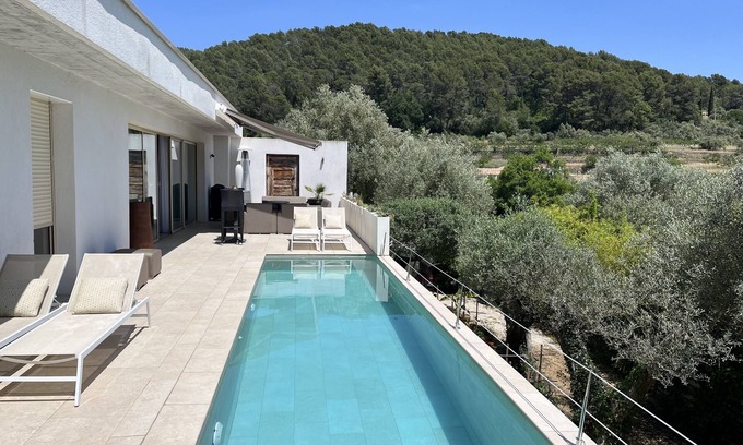 Sollies Pont Villa | Elegant Penthouse Pool Retreat in Beautiful Provence