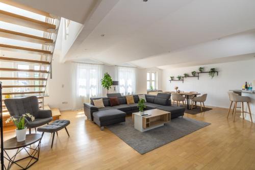 Worms Apartment | Elegant City Center Penthouse-Maisonette with High-Speed Internet