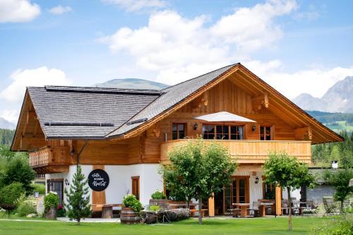 Mariapfarr Apartment | Top-Rated Penthouse Preber: Pet & Child Friendly Stay