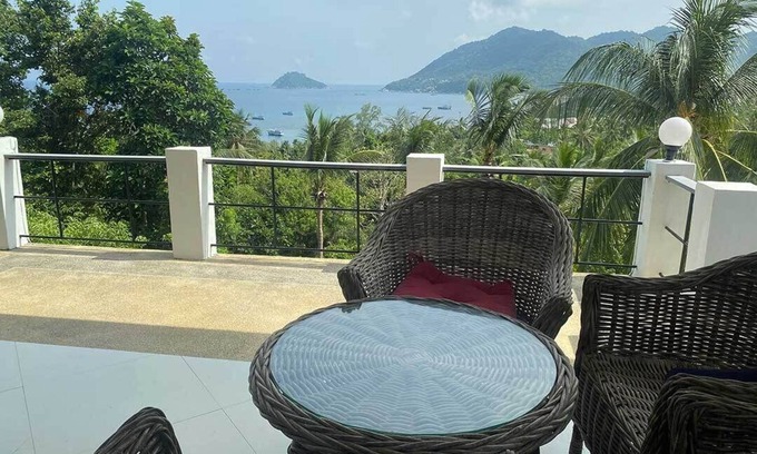 Koh Tao Apartment | Seaview Penthouse: Child-Friendly Retreat with Breathtaking Views