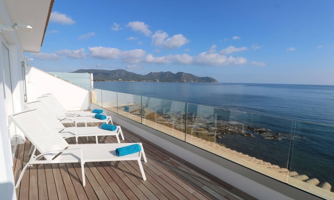 Cala Bona Apartment | Renovated Penthouse "SKY" with Ocean View and Pool Access