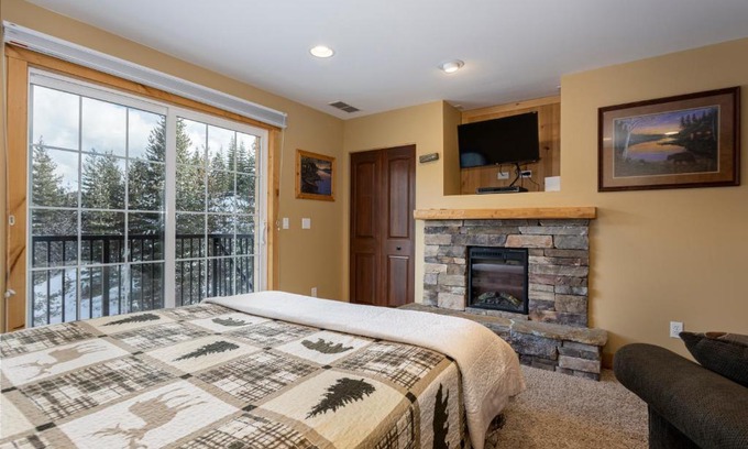 Kellogg Apartment | Inviting Penthouse Studio with Mountain Views near Silver Mtn