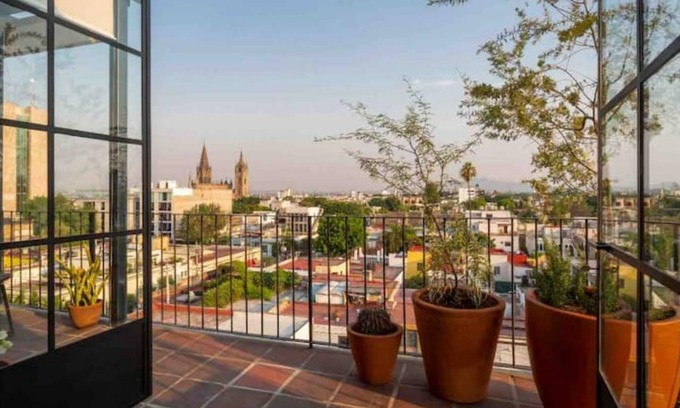 Zona Minerva Apartment | Elegant Penthouse Studio with Breathtaking Views