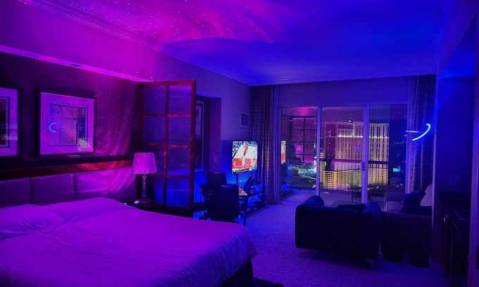 Las Vegas House | Stylish Penthouse Studio with Balcony & Strip Views